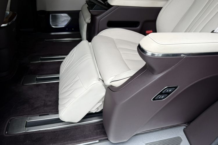 Used Hongqi HQ9 2023 2.0T Smart Connect Flagship Edition Interior 7