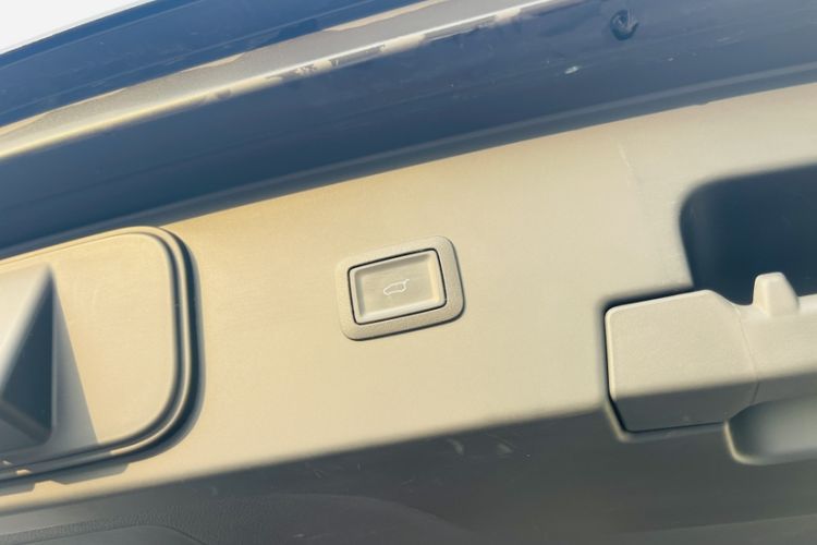 Used Hongqi HQ9 2023 2.0T Smart Connect Flagship Edition Interior 7