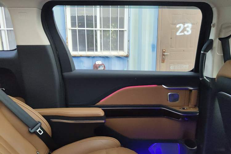 Used Hongqi HQ9 2023 2.0T Smart Connect Flagship Edition Interior 8