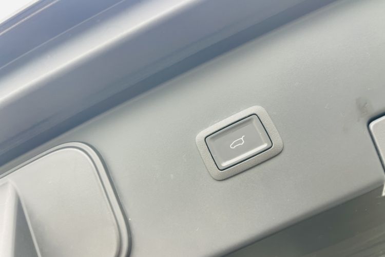 Used Hongqi HQ9 2023 2.0T Smart Connect Flagship Edition Interior 8