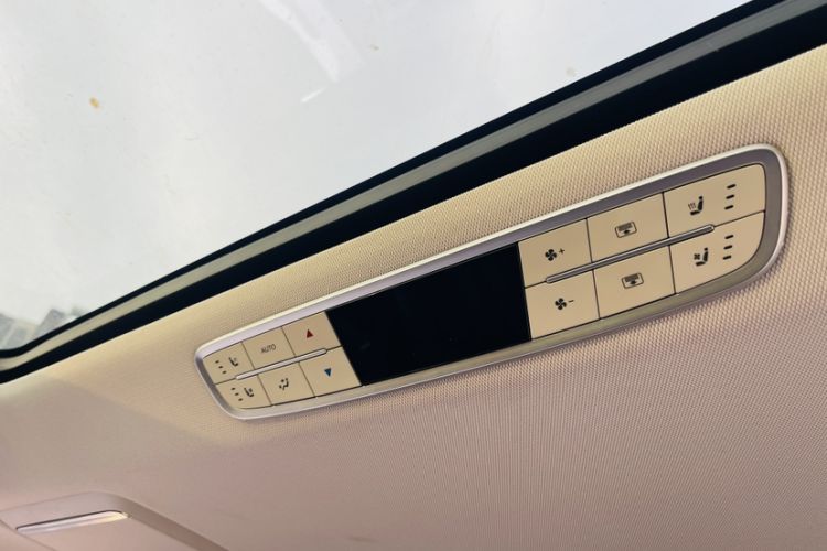 Used Hongqi HQ9 2023 2.0T Smart Connect Flagship Edition Interior 9