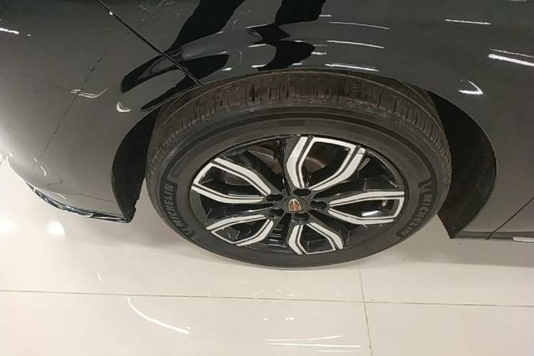 Used Hongqi HQ9 2023 2.0T Smart Connect Flagship Edition Left Front Wheel Hub