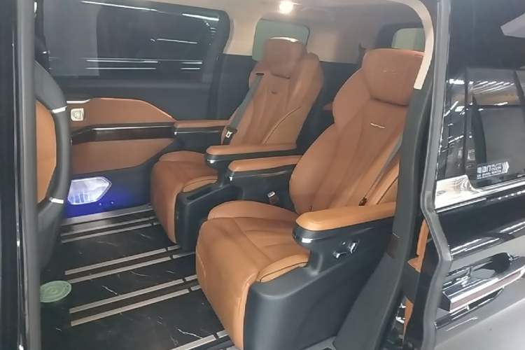 Used Hongqi HQ9 2023 2.0T Smart Connect Flagship Edition Left Rear Seat