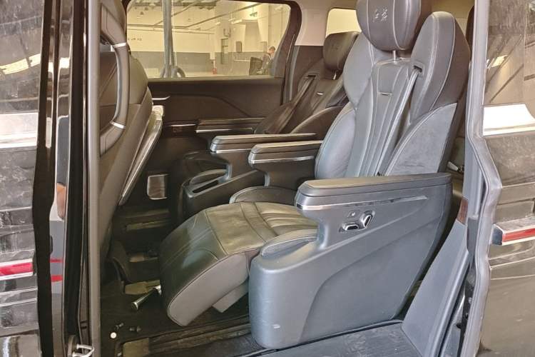 Used Hongqi HQ9 2023 2.0T Smart Connect Flagship Edition Left Rear Seat