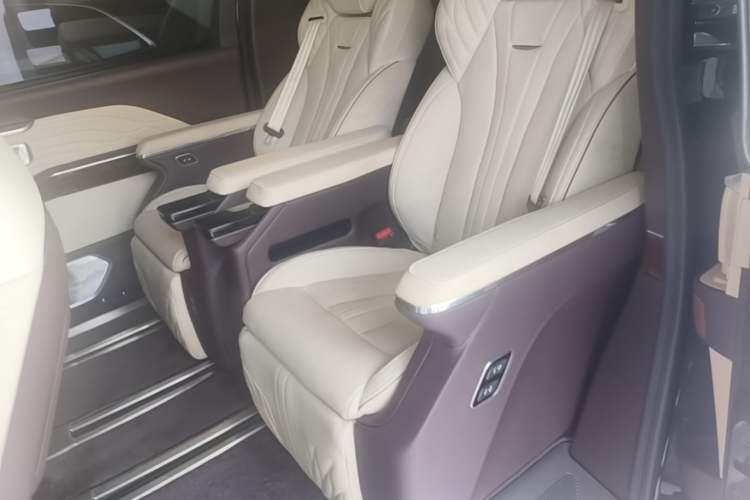 Used Hongqi HQ9 2023 2.0T Smart Connect Flagship Edition Left Rear Seat