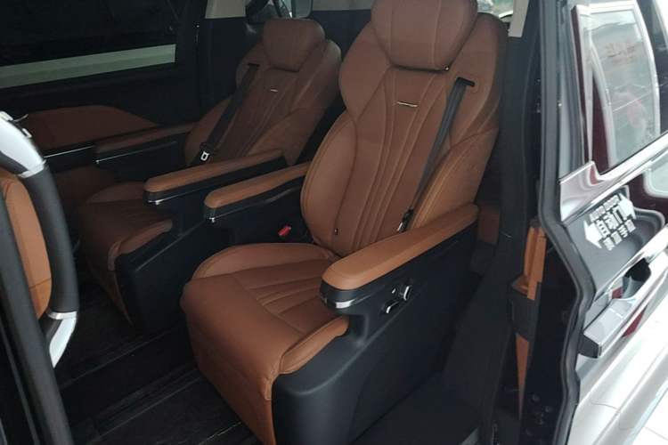 Used Hongqi HQ9 2023 2.0T Smart Connect Flagship Edition Left Rear Seat