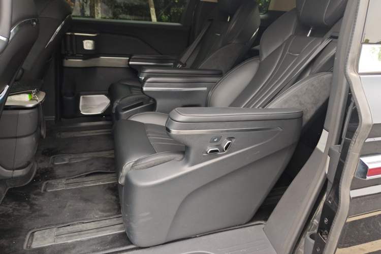 Used Hongqi HQ9 2023 2.0T Smart Connect Flagship Edition Left Rear Seat