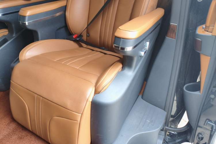 Used Hongqi HQ9 2023 2.0T Smart Connect Flagship Edition Left Rear Seat