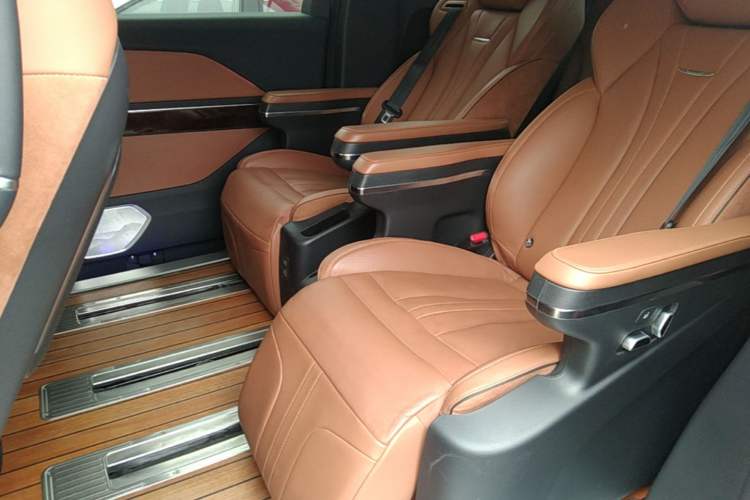 Used Hongqi HQ9 2023 2.0T Smart Connect Flagship Edition Left Rear Seat
