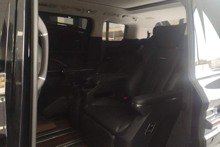 Used Hongqi HQ9 2023 2.0T Smart Connect Flagship Edition Left Rear Seat