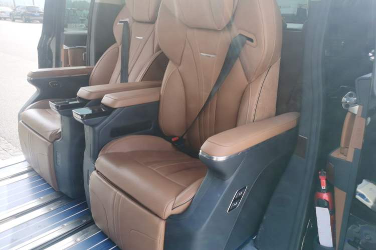 Used Hongqi HQ9 2023 2.0T Smart Connect Flagship Edition Left Rear Seat