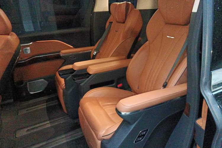 Used Hongqi HQ9 2023 2.0T Smart Connect Flagship Edition Left Rear Seat