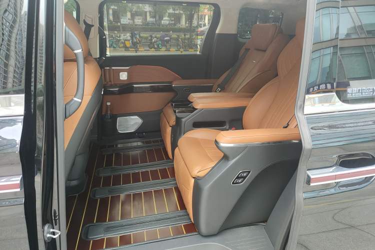 Used Hongqi HQ9 2023 2.0T Smart Connect Flagship Edition Left Rear Seat