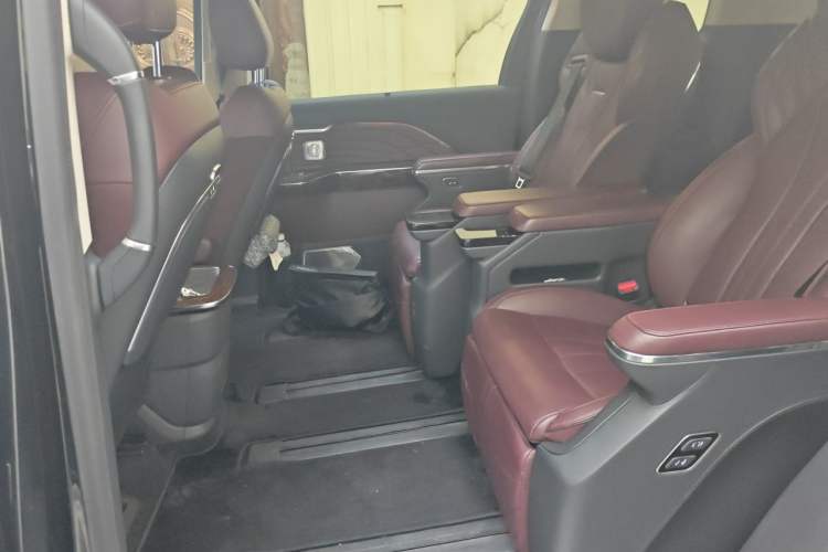 Used Hongqi HQ9 2023 2.0T Smart Connect Flagship Edition Left Rear Seat