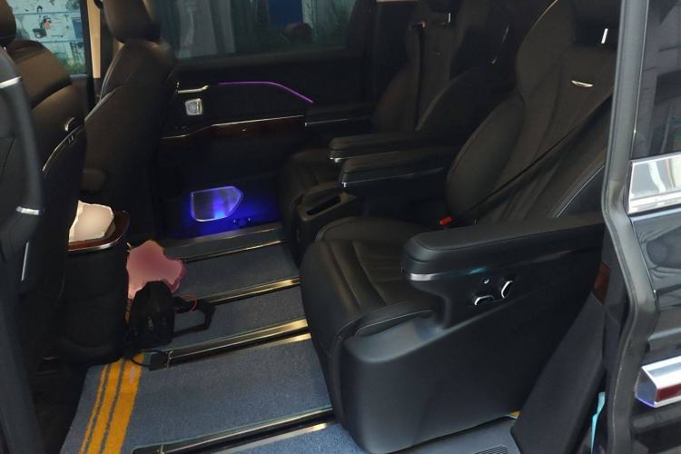 Used Hongqi HQ9 2023 2.0T Smart Connect Flagship Edition Left Rear Seat