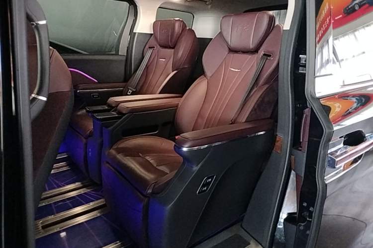Used Hongqi HQ9 2023 2.0T Smart Connect Flagship Edition Left Rear Seat