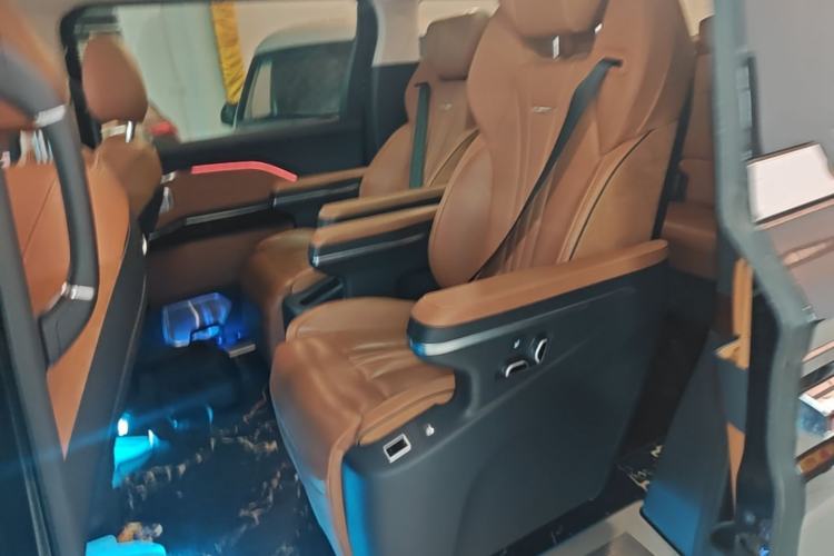 Used Hongqi HQ9 2023 2.0T Smart Connect Flagship Edition Left Rear Seat