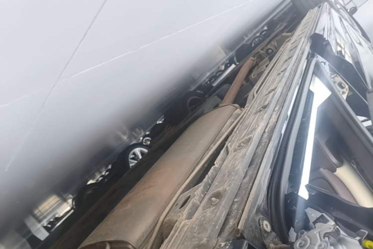 Used Hongqi HQ9 2023 2.0T Smart Connect Flagship Edition Left Side Sill