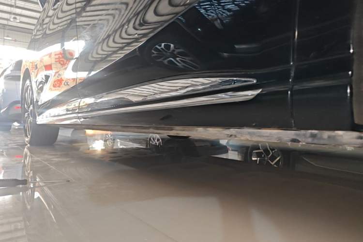 Used Hongqi HQ9 2023 2.0T Smart Connect Flagship Edition Left Side Sill