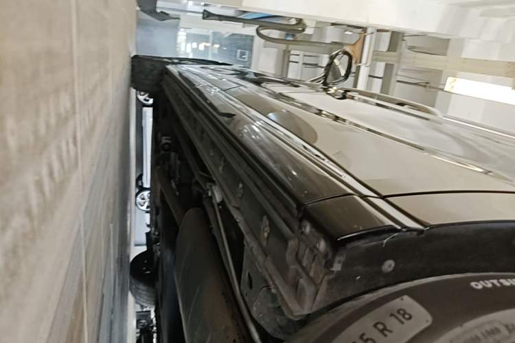 Used Hongqi HQ9 2023 2.0T Smart Connect Flagship Edition Left Side Sill