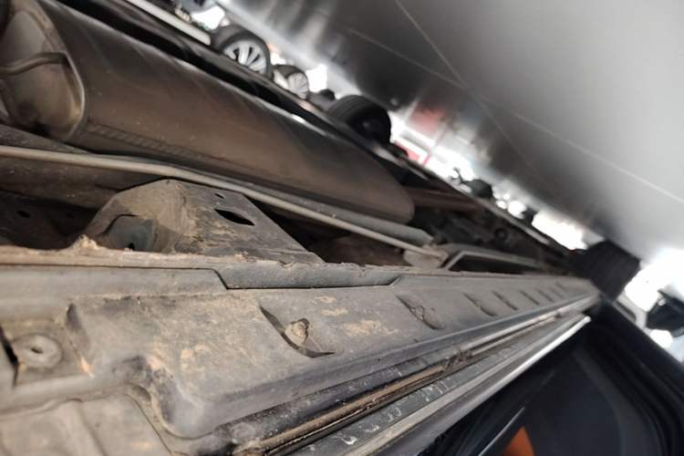 Used Hongqi HQ9 2023 2.0T Smart Connect Flagship Edition Left Side Sill