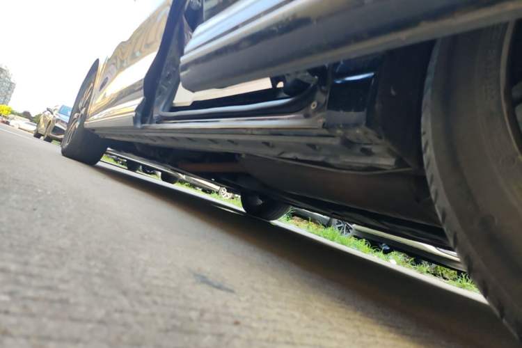 Used Hongqi HQ9 2023 2.0T Smart Connect Flagship Edition Left Side Sill