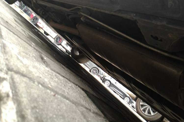 Used Hongqi HQ9 2023 2.0T Smart Connect Flagship Edition Left Side Sill
