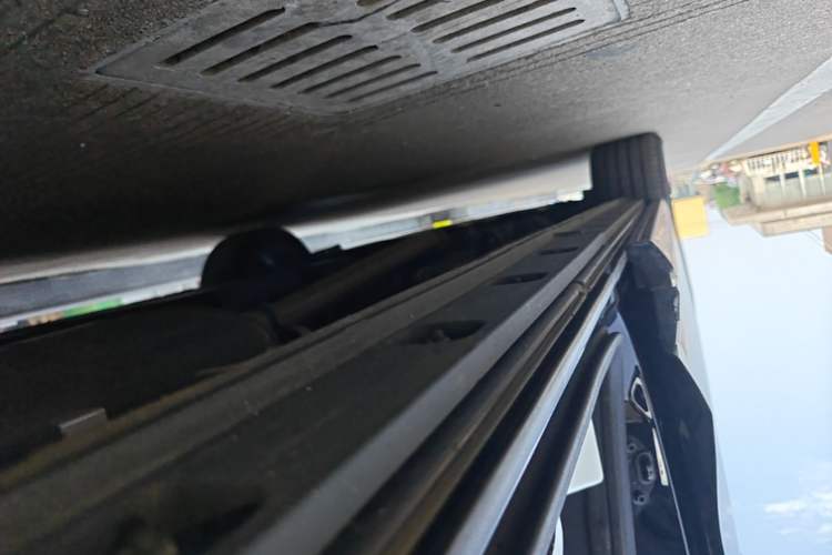 Used Hongqi HQ9 2023 2.0T Smart Connect Flagship Edition Left Side Sill