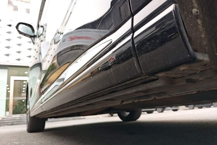 Used Hongqi HQ9 2023 2.0T Smart Connect Flagship Edition Left Side Sill