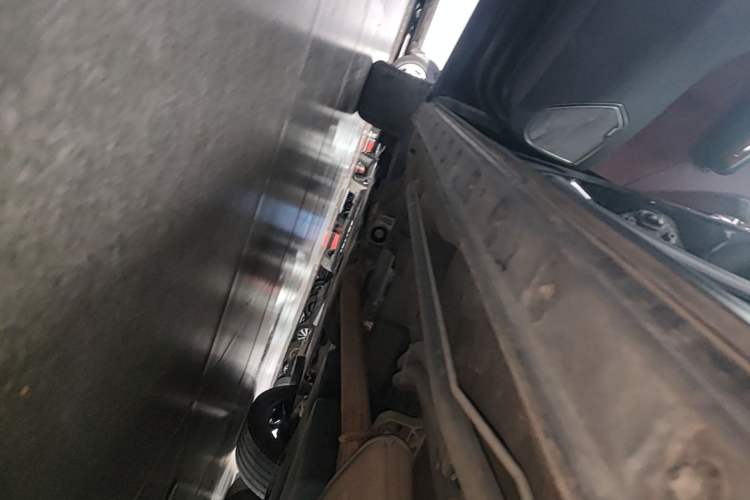 Used Hongqi HQ9 2023 2.0T Smart Connect Flagship Edition Left Side Sill