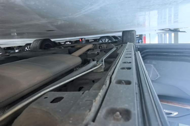 Used Hongqi HQ9 2023 2.0T Smart Connect Flagship Edition Left Side Sill