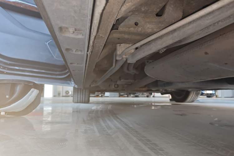 Used Hongqi HQ9 2023 2.0T Smart Connect Flagship Edition Left Side Sill