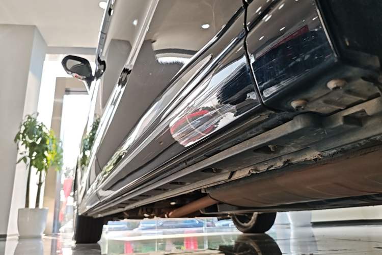 Used Hongqi HQ9 2023 2.0T Smart Connect Flagship Edition Left Side Sill