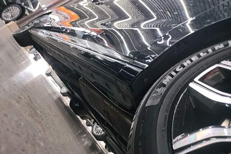 Used Hongqi HQ9 2023 2.0T Smart Connect Flagship Edition Left Side Sill
