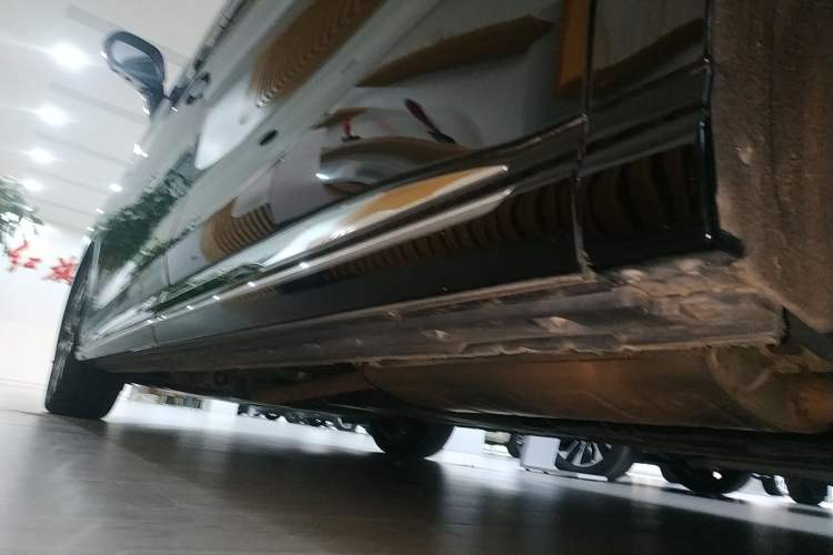 Used Hongqi HQ9 2023 2.0T Smart Connect Flagship Edition Left Side Sill