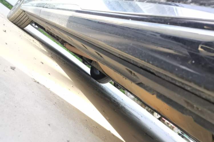 Used Hongqi HQ9 2023 2.0T Smart Connect Flagship Edition Left Side Sill