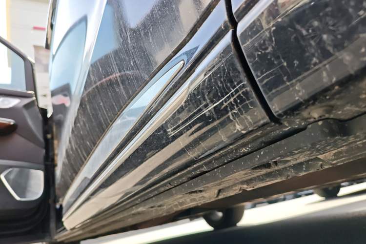 Used Hongqi HQ9 2023 2.0T Smart Connect Flagship Edition Left Side Sill