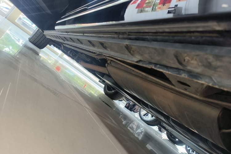 Used Hongqi HQ9 2023 2.0T Smart Connect Flagship Edition Left Side Sill