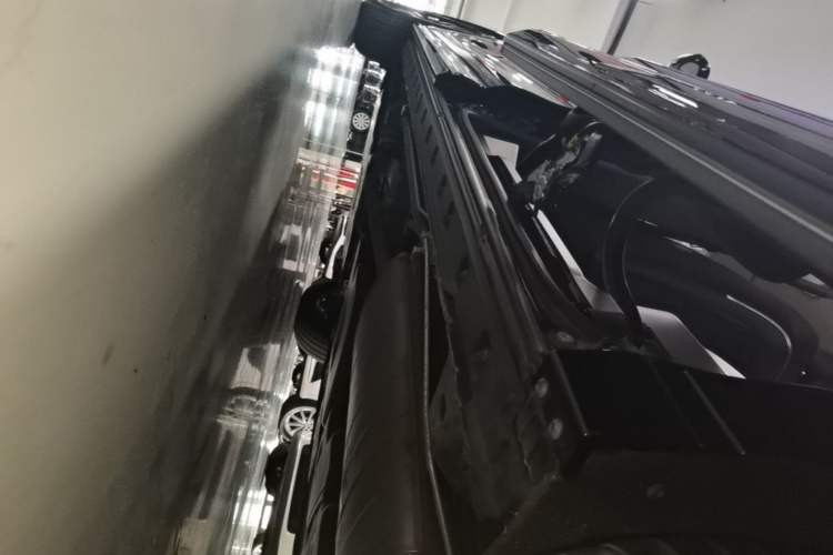 Used Hongqi HQ9 2023 2.0T Smart Connect Flagship Edition Left Side Sill