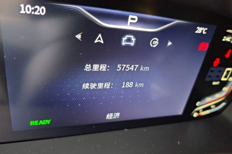 Used Hongqi HQ9 2023 2.0T Smart Connect Flagship Edition Odometer Close Up