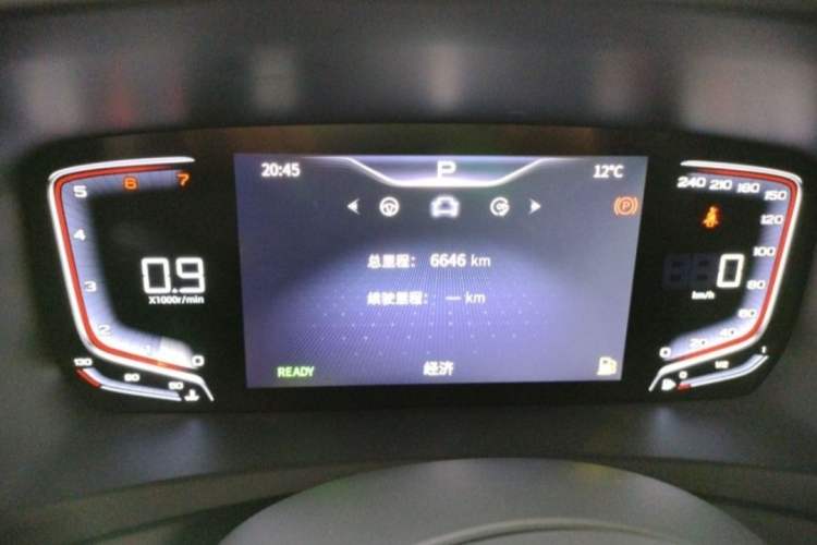 Used Hongqi HQ9 2023 2.0T Smart Connect Flagship Edition Odometer Close Up