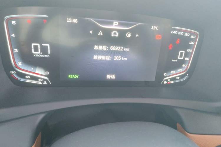 Used Hongqi HQ9 2023 2.0T Smart Connect Flagship Edition Odometer Close Up