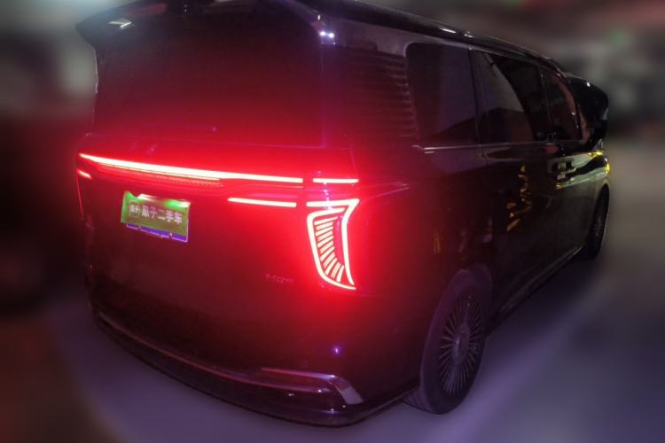 Used Hongqi HQ9 2023 2.0T Smart Connect Flagship Edition Rear Right 45 Deg
