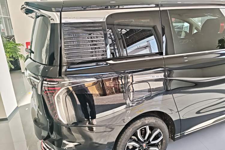 Used Hongqi HQ9 2023 2.0T Smart Connect Flagship Edition Rear Right 45 Deg