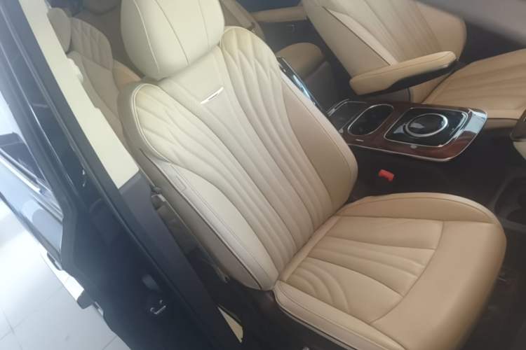 Used Hongqi HQ9 2023 2.0T Smart Connect Flagship Edition Right Front Seat