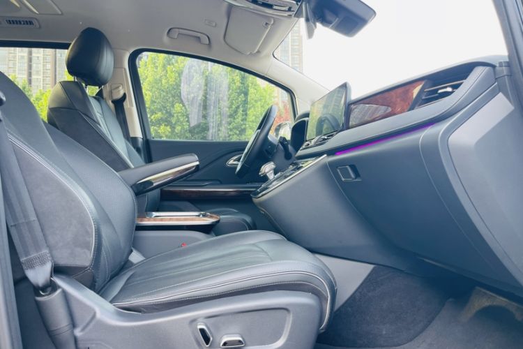 Used Hongqi HQ9 2023 2.0T Smart Connect Flagship Edition Right Front Seat