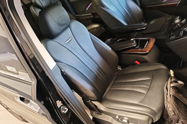 Used Hongqi HQ9 2023 2.0T Smart Connect Flagship Edition Right Front Seat