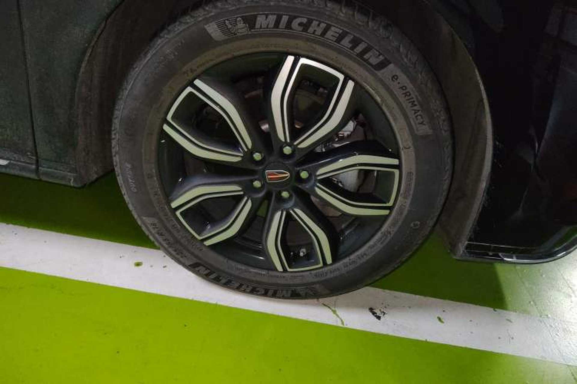 Used Hongqi HQ9 2023 2.0T Smart Connect Flagship Edition Right Front Wheel Hub