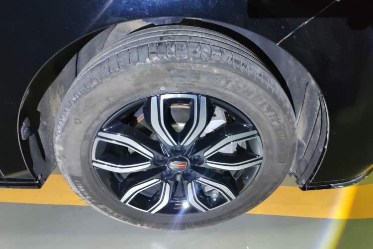 Used Hongqi HQ9 2023 2.0T Smart Connect Flagship Edition Right Front Wheel Hub