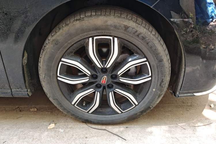 Used Hongqi HQ9 2023 2.0T Smart Connect Flagship Edition Right Front Wheel Hub